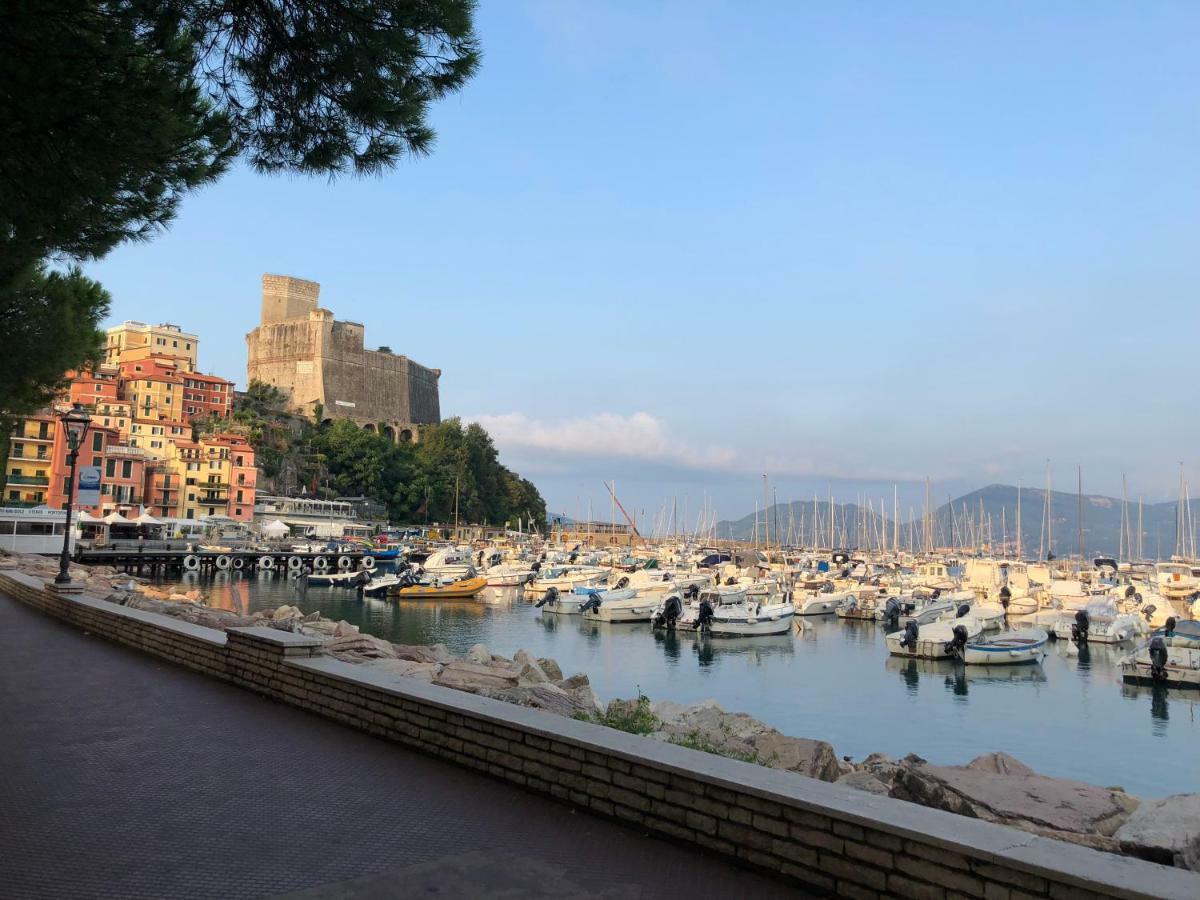 Il Mare Di Cecy - Splendido Appartamento Леричи Экстерьер фото